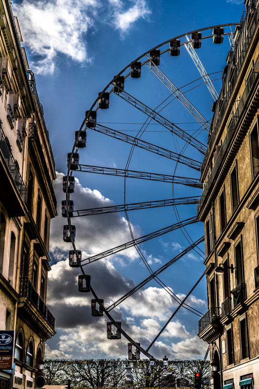 LA GRANDE ROUE ENTRE LES MURS DU PASSE