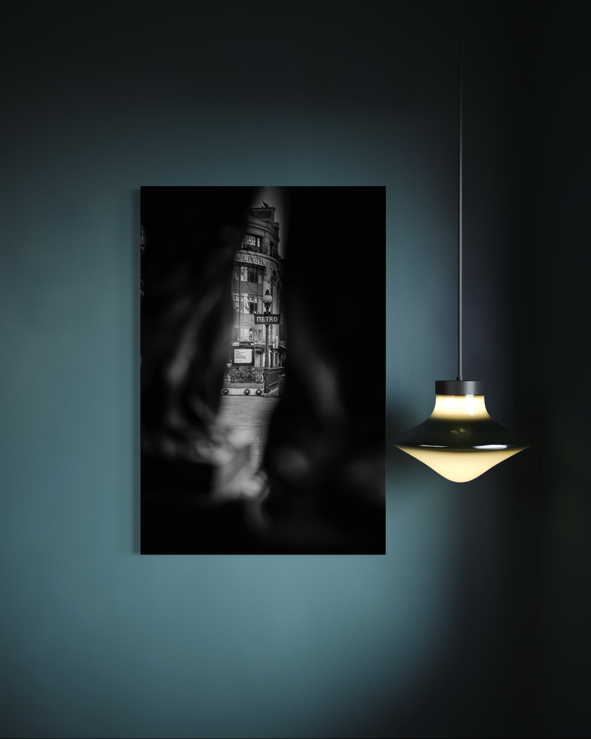 ENTRE LES OMBRES,PARIS SE REVELE